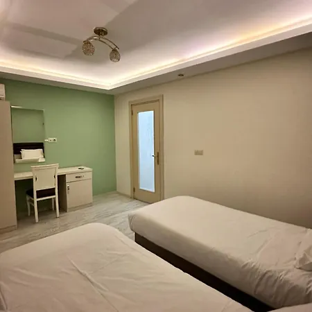 Magnolia Hause With Terrace 200 Meters From Taksim * Stambuł