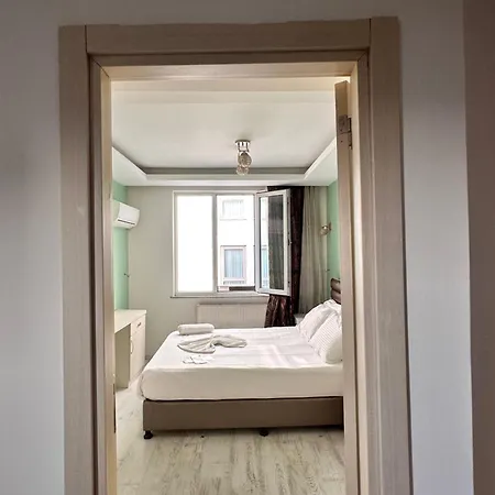 Apartament Magnolia Hause With Terrace 200 Meters From Taksim Stambuł