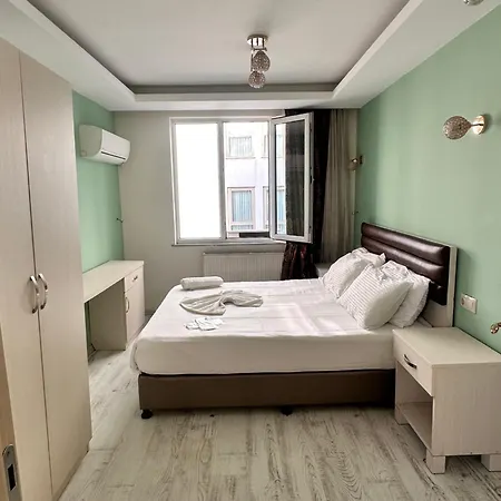 Magnolia Hause With Terrace 200 Meters From Taksim Stambuł